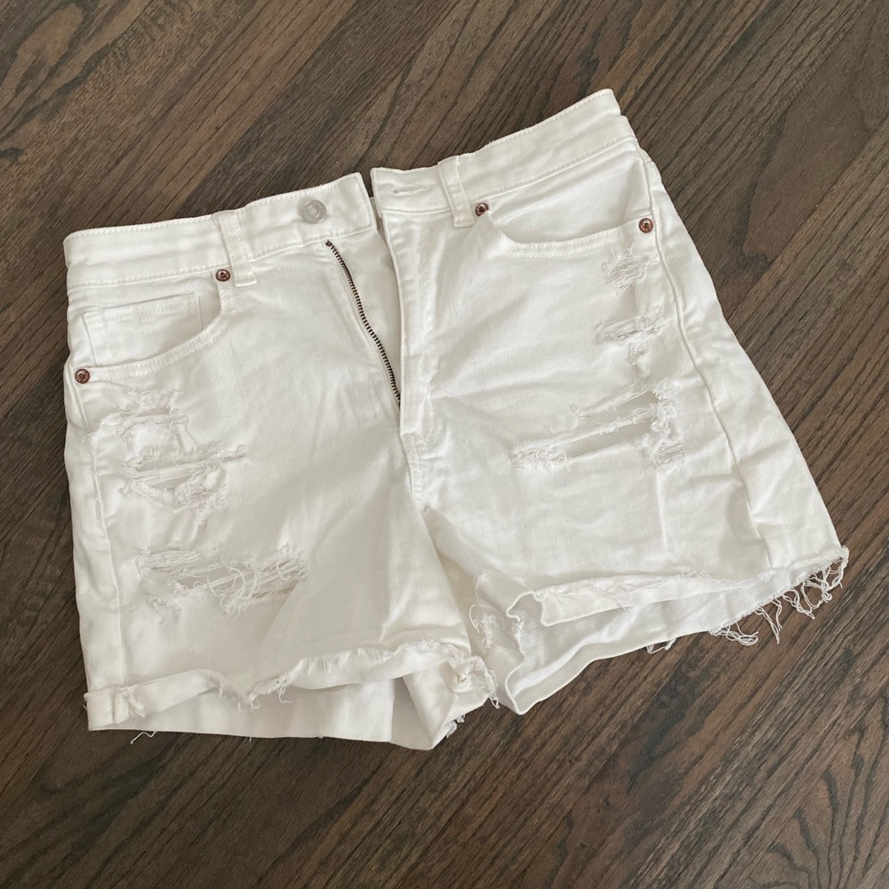 White American Eagle Size 8 Stretch Jean Shorts with ripped detailing